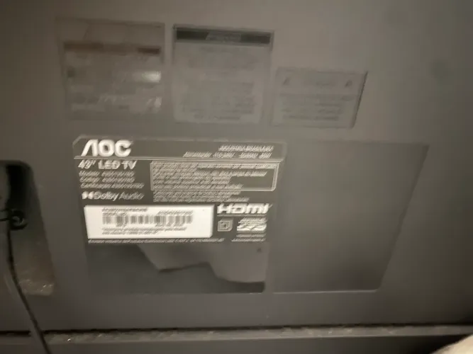 Vendo Tv Smart 4k 43 polegadas com controle praticamente nova 1 ano de uso