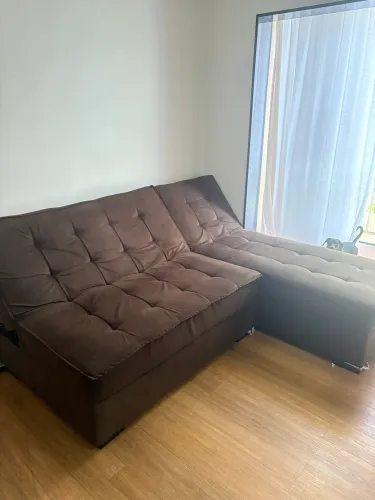 Sofá com chaise