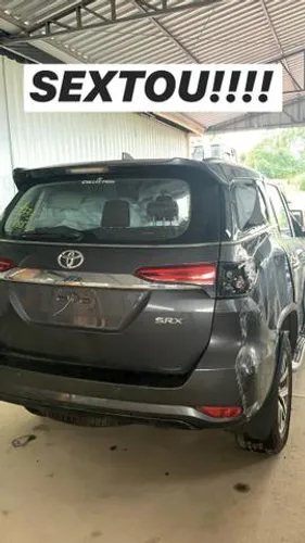 Sucata de Hilux sw4 SRX 2017 2.8 AUT pra retirar peças