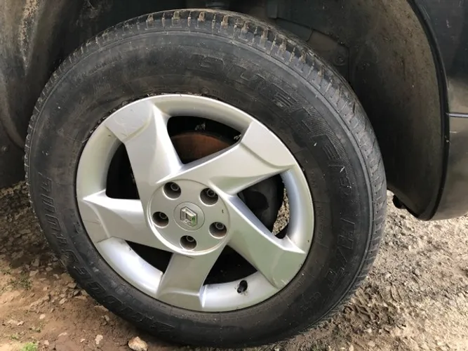 Rodas com pneus novos duster original 