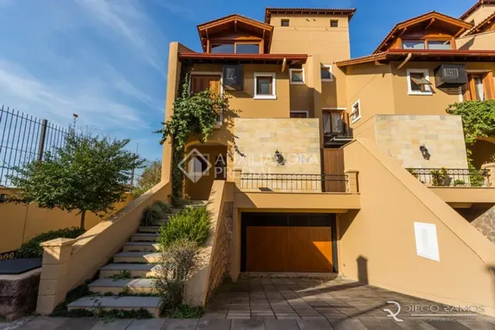 CASA EM CONDOMINIO COM 3 SUÍTES E SEGURANÇA E INFRA ESTRUTURA JUNTO AO COLEGIO FARROUPILHA