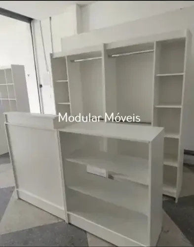 Balcão Caixa  Balcão Vitrine  Cabideiros com Colmeia Lateral