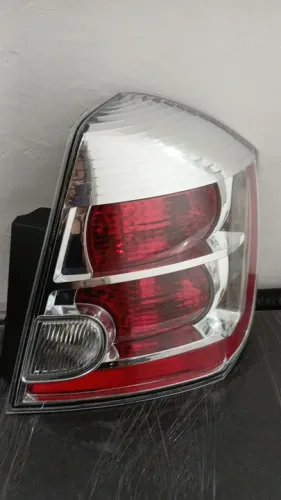 Lanterna Nissan Sentra 2007 ate 2009 bicolor lado direito marca Depo