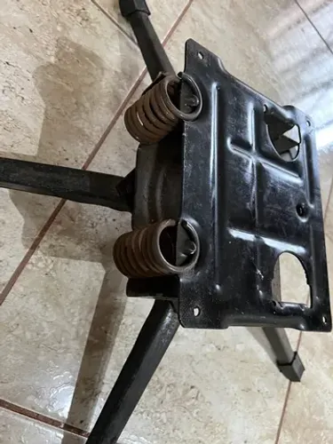 Vendo suporte giratório para poltrona com molas