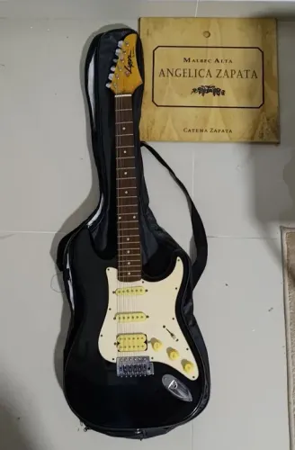 Guitarra Lyon by Washburn 1990