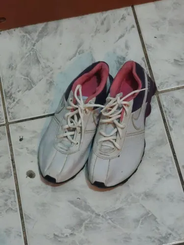 Tênis Nike Feminino - Tamanho 38