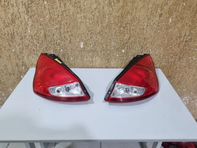 Par de Lanterna New Fiesta Hatch 2013/2014/2015/2016/2017/2018/2019