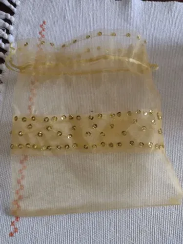 Toalhinhas bordadas em pedrarias 