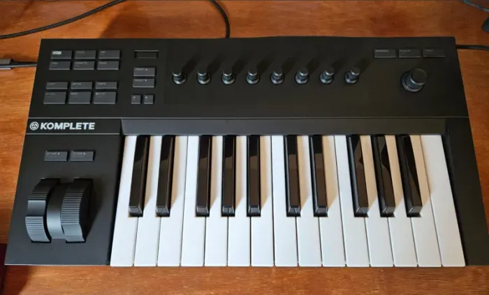 Teclado Controlador Midi Komplete Kontrol A25