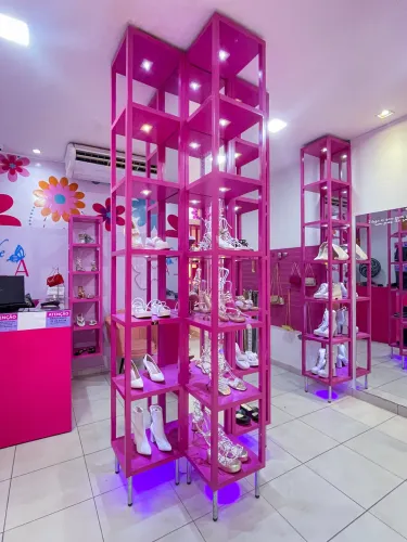 Nichos para bolsas, sapatos e afins comercial ou residencial