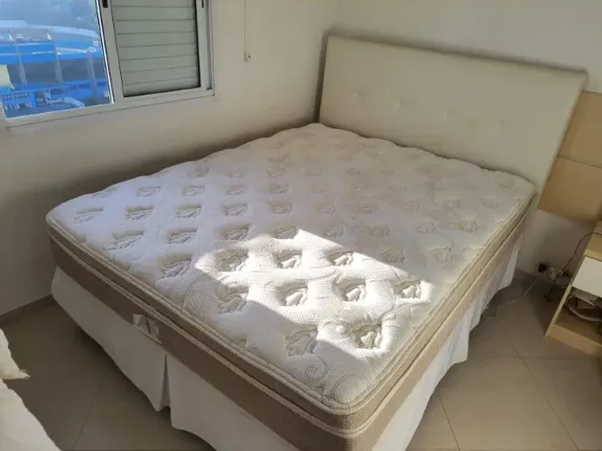 Colchão Simmons Houston - Queen Size (158x198) Bege (Usado)
