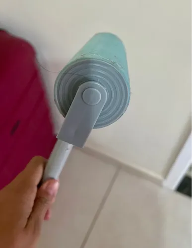 Rolo adesivo para remover pelos e fiapos