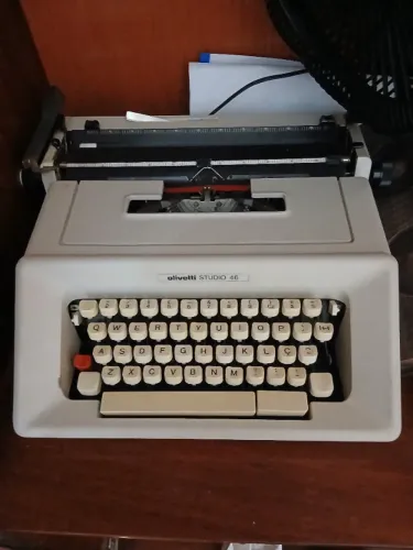 Máquina de datilografia olivetti studio 46