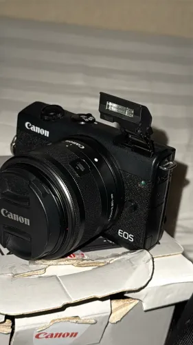 Câmera Canon EOS M200