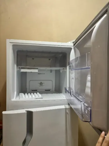 Geladeira Electrolux 110V - 1 ano de uso