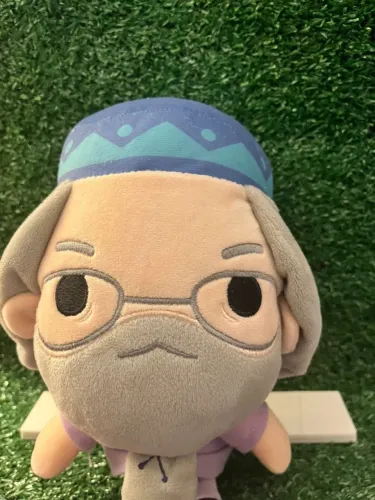 pelúcia do personagem Alvo Dumbledore, da saga Harry Potter
