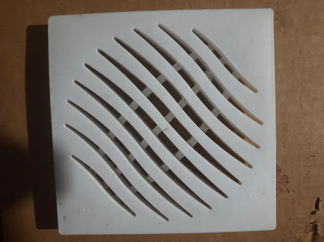 Ralo de banheiro quadrado branco