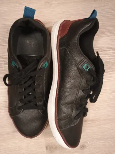 Tênis preto Via Mia em couro legítimo tamanho 38 (forma grande)