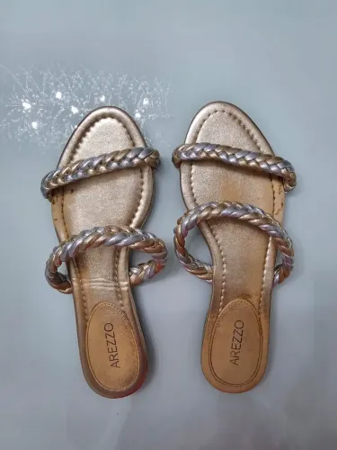 Rasteira de couro dourada - Arezzo