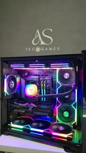 PC gamer Rysen 7 9800x3D, 5080,32 memoria ram 7200hz, water coller corsair com led