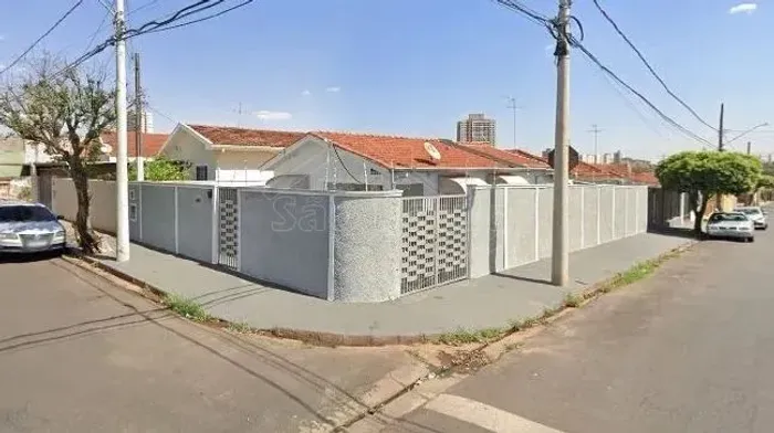Venda de Casas / Padrão na cidade de Araraquara