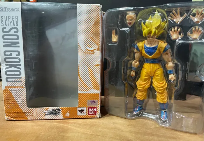 Action Figure Son Goku Super Saiyan