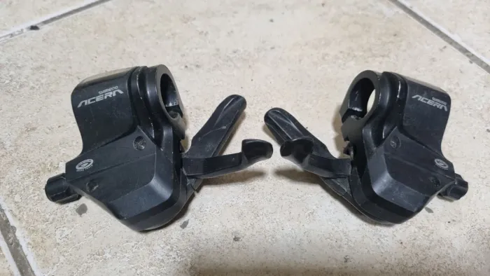 Par de Alavancas Shimano Acera 3x9