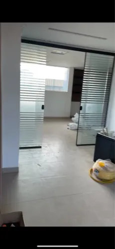 Porta de vidro - BLINDEX - BALCAO RECEPÇÃO