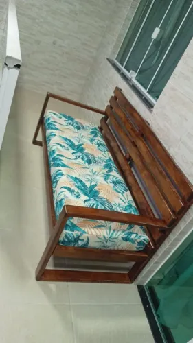 Sofá em madeira de jaqueira