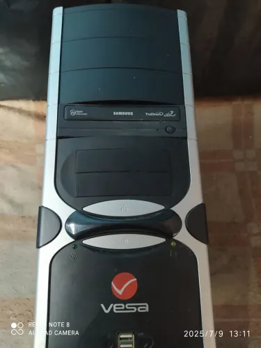 Computador Vesa com windows 7.