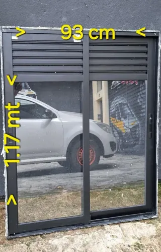  Janela linha gold com veneziana 
