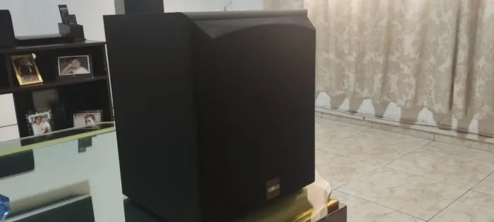 Subwoofer Yamaha SW P40 Solid Active Bass Reflex bivolt 