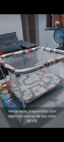 Cercadinho para bebê com marcas de uso