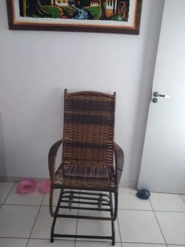 Cadeira de balanço em vime