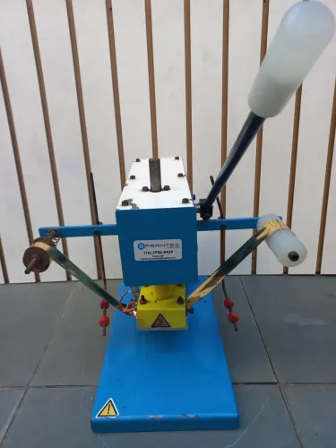 Máquina de Gravação baixo relevo no estado 