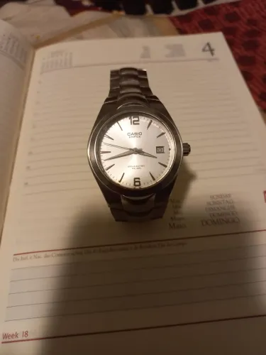 Relogio Casio Edifice Quarts Safira Prateado.