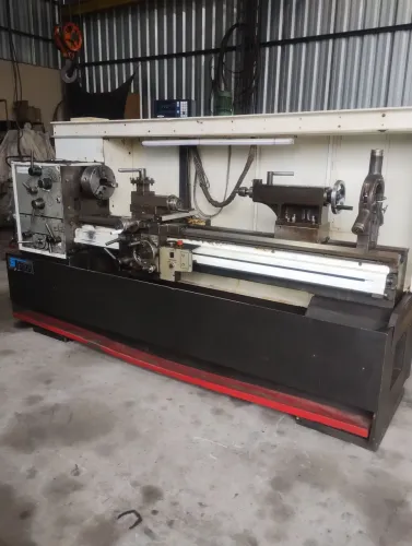 Torno mecânico digital 500 x 1.500 mm.