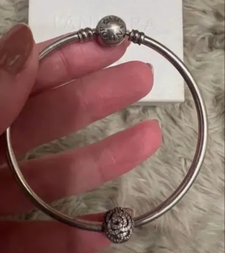 Bracelete/pulseira Pandora rígido de prata, com clipe de prata e zircônia