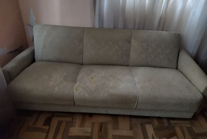 Sofá cama 3 lugares . Design clássico.