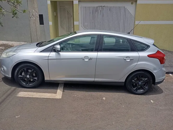 Ford Focus 1.6 S/se/se Plus Flex 8v/16v 5P 2014