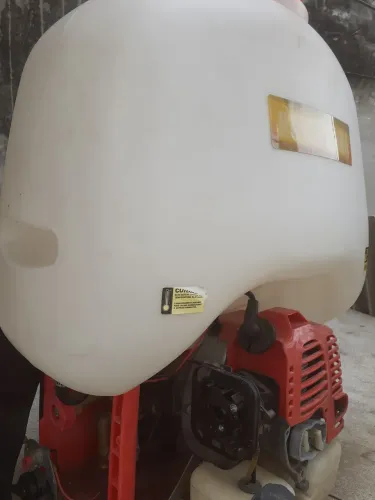 Pulverizador costal a gasolina com defeito