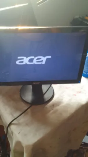 Monitor a ver 15 polegadas funcionando normalmente .