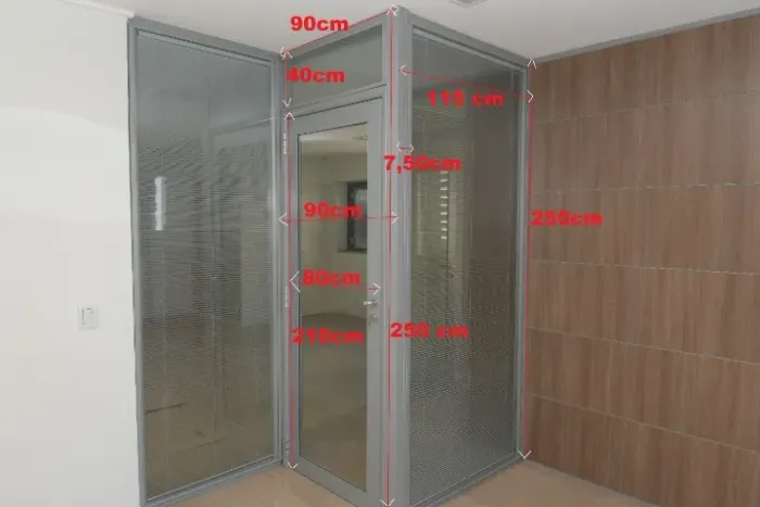 Porta de Vidro e divisoria de Vidro com persiana embutida