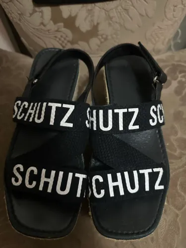 Sandália schutz