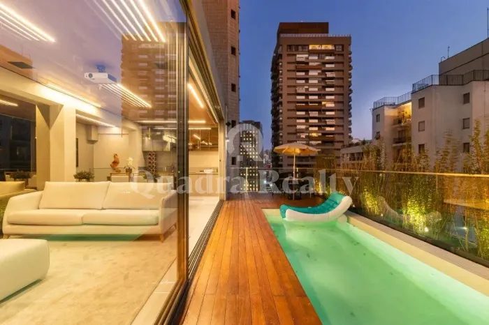 Cobertura com piscina privativa
