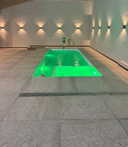 Piscina de fibra 7.00 x 2.80 x 1.40 com Spa