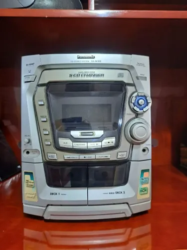Micro System Panasonic  SA-AK-300 5 CD com defeito.