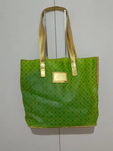 Bolsa Louis Vuitton Verde com Detalhes Dourados
