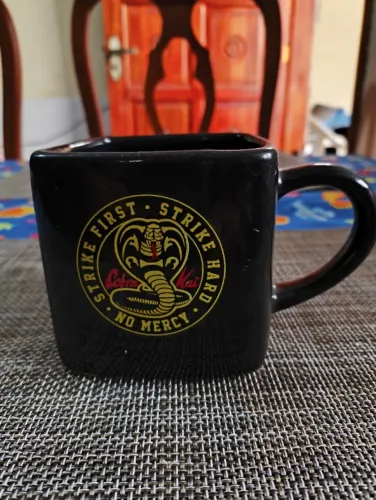 Caneca de cerâmica cobra kai