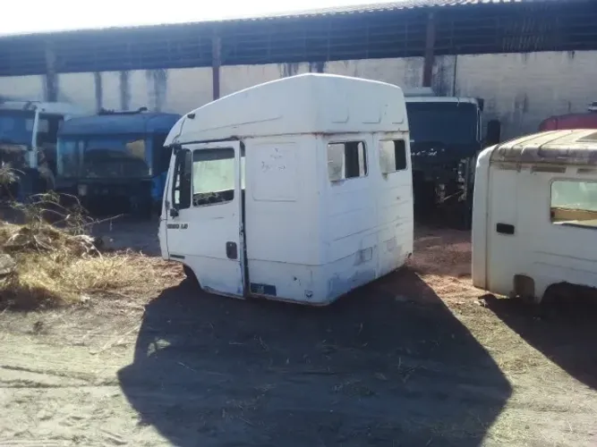 Oportunidade!! Vendo cabines de Volvo, Mercedes bicuda, Scania bicuda para desocupar lugar